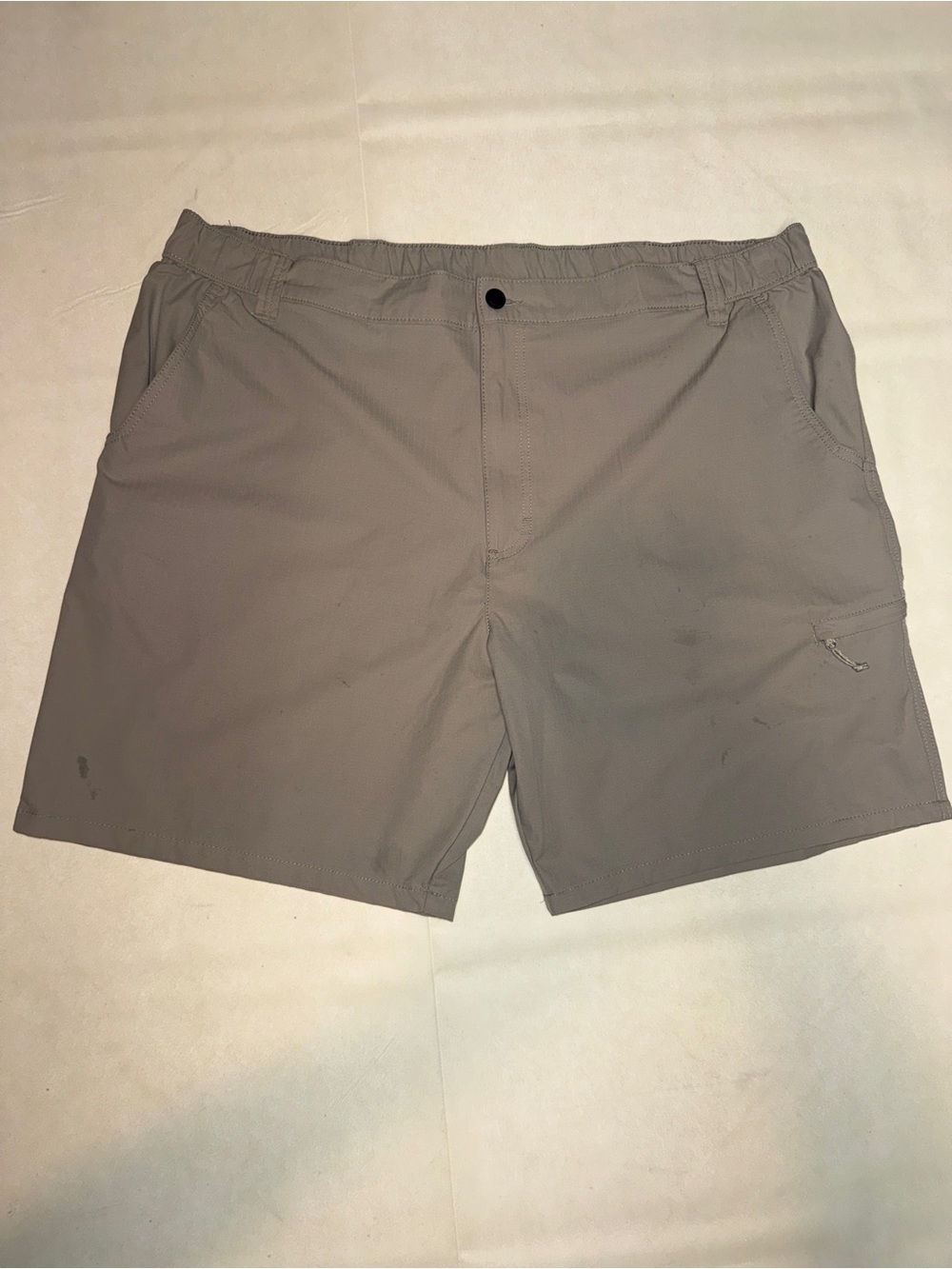 Wrangler Men's Flat Front Gray Elastic-Waist Shorts